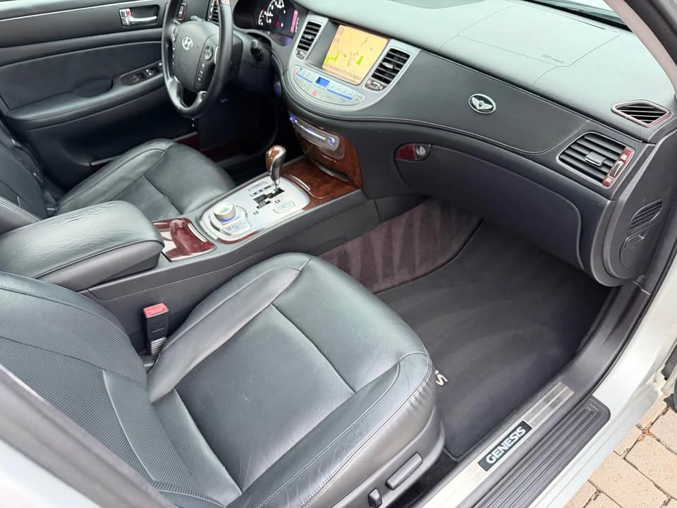 2011 Hyundai Genesis - Image 12 of 19