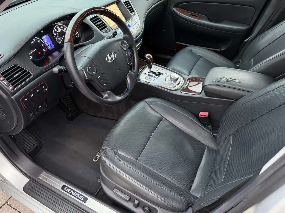2011 Hyundai Genesis - Image 10 of 19