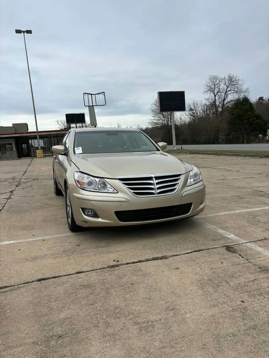 2011 Hyundai Genesis - Image 2 of 10