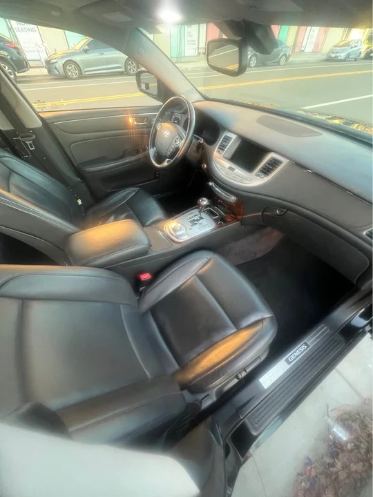 2011 Hyundai Genesis - Image 15 of 15
