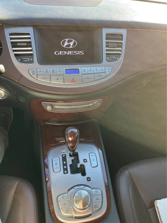 2011 Hyundai Genesis - Image 11 of 16