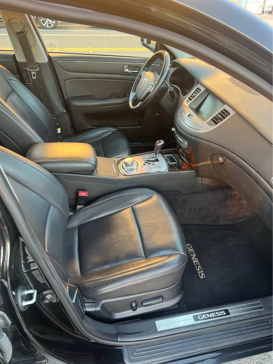 2011 Hyundai Genesis - Image 11 of 15