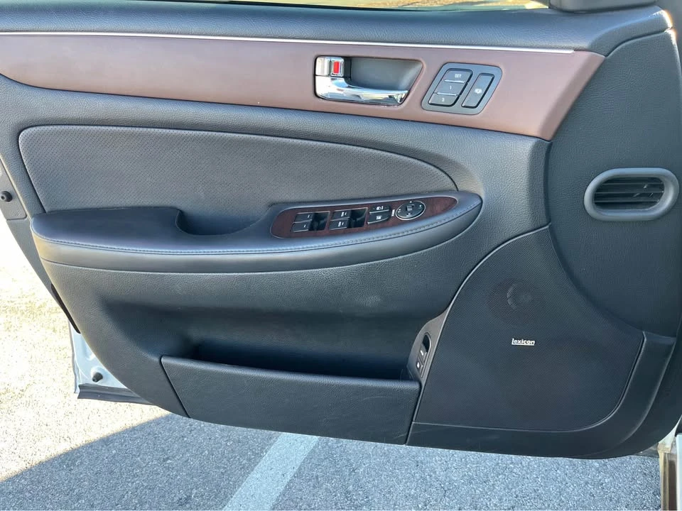 2011 Hyundai Genesis - Image 12 of 16