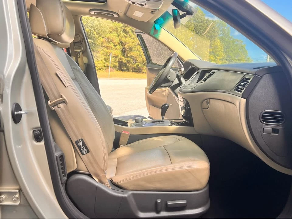 2011 Hyundai Genesis - Image 9 of 12