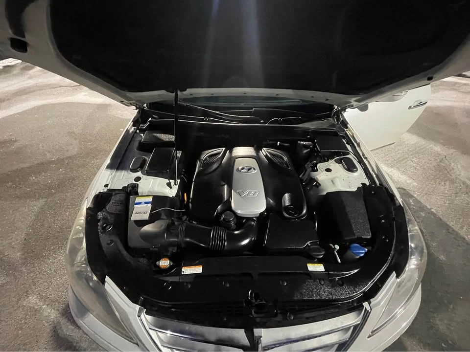 2011 Hyundai Genesis - Image 14 of 16