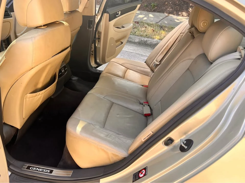 2011 Hyundai Genesis - Image 11 of 12