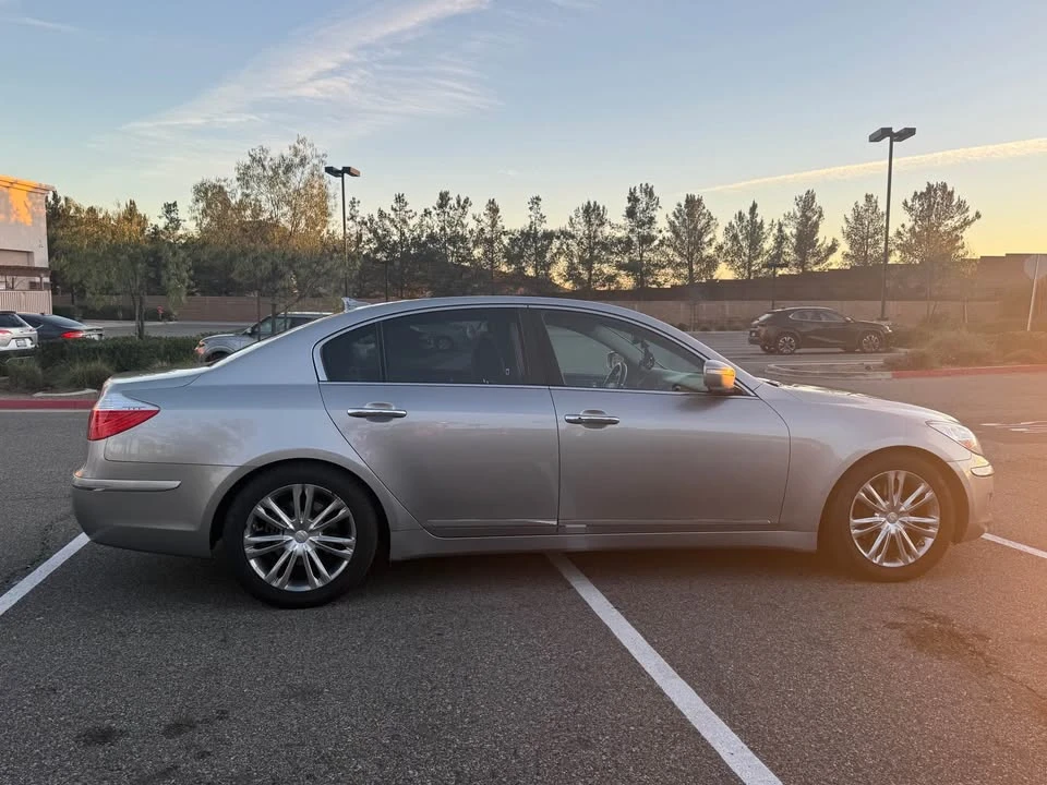 2011 Hyundai Genesis - Image 4 of 4