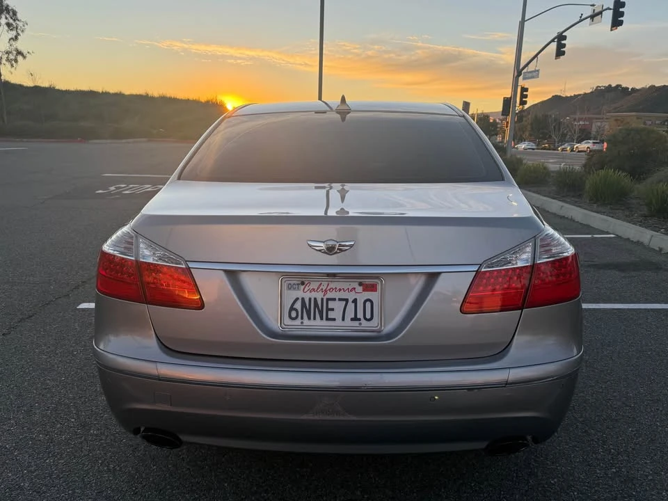 2011 Hyundai Genesis - Image 3 of 4