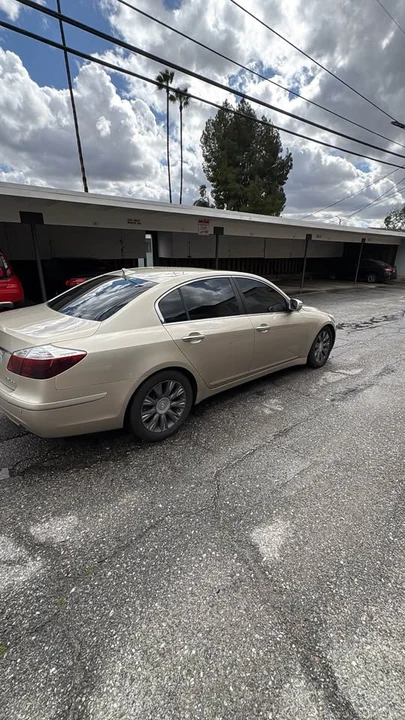 2011 Hyundai Genesis - Image 3 of 3
