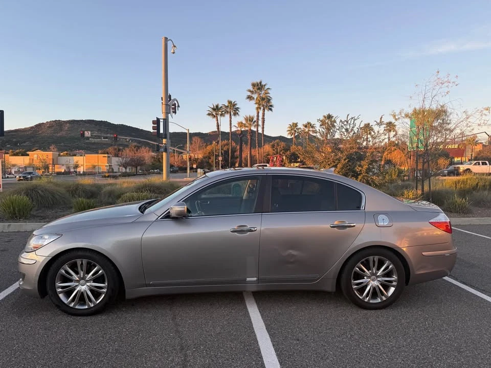 2011 Hyundai Genesis - Image 2 of 4