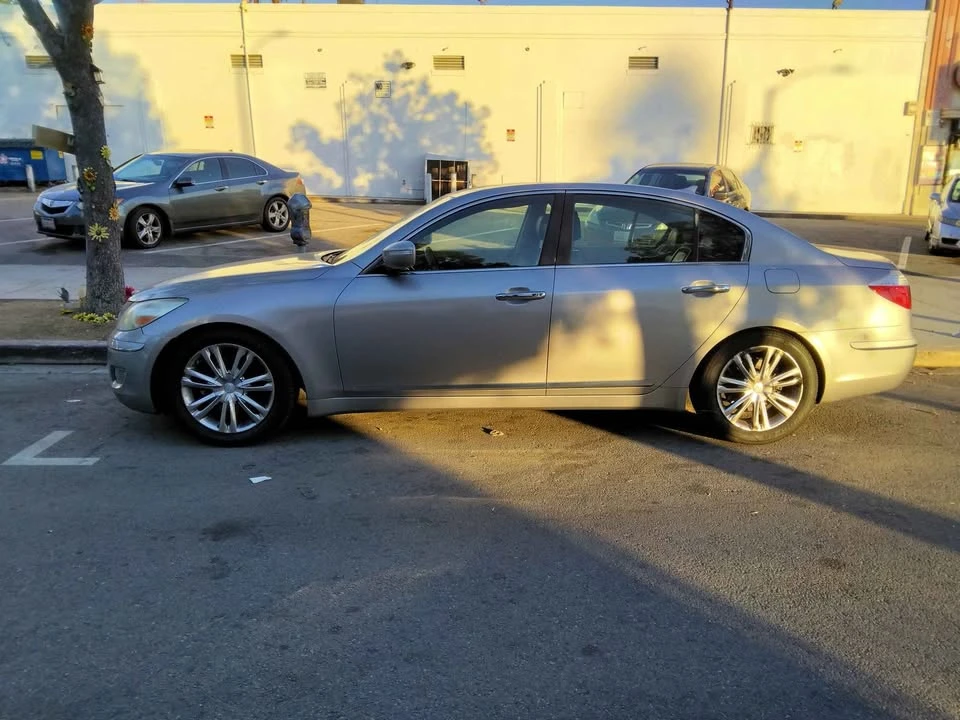 2011 Hyundai Genesis - Image 18 of 18
