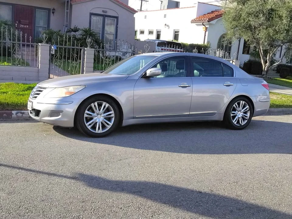 2011 Hyundai Genesis - Image 2 of 18