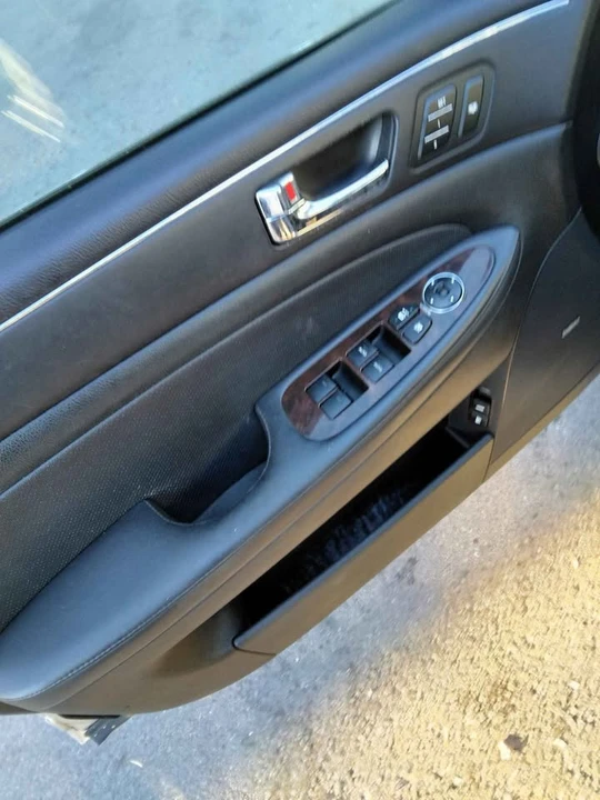 2011 Hyundai Genesis - Image 15 of 18