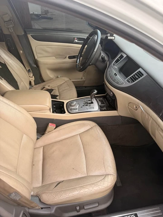 2011 Hyundai Genesis - Image 2 of 8