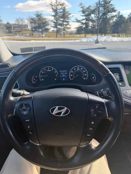 2011 Hyundai Genesis - Image 8 of 14