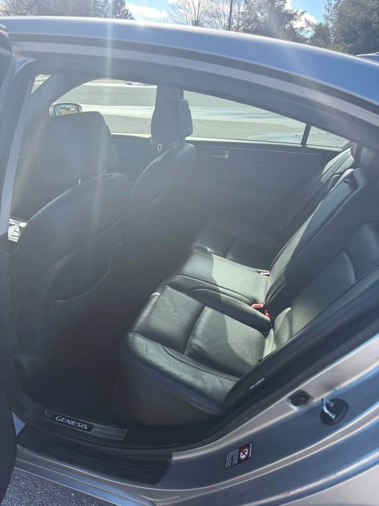 2011 Hyundai Genesis - Image 6 of 14