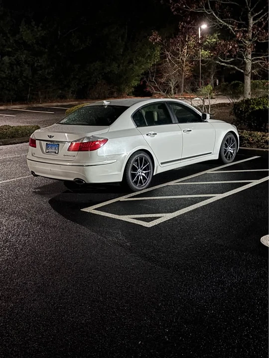 2011 Hyundai Genesis - Image 2 of 19