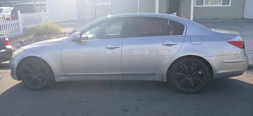 2011 Hyundai Genesis - Image 2 of 7