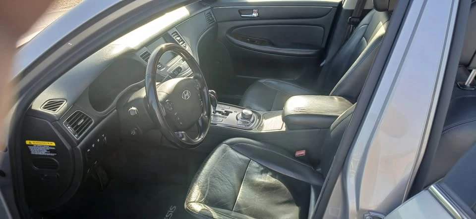 2011 Hyundai Genesis - Image 5 of 7