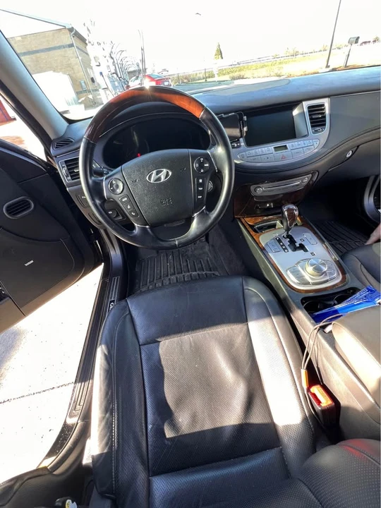 2011 Hyundai Genesis - Image 7 of 14