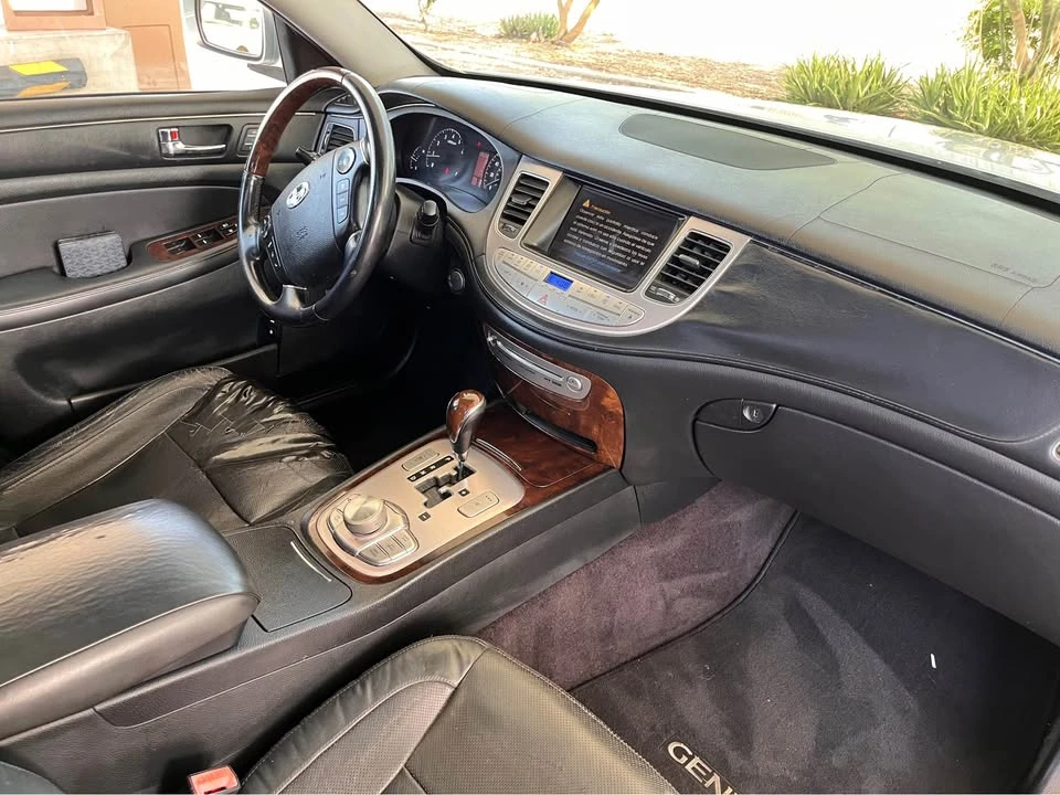 2011 Hyundai Genesis - Image 7 of 16