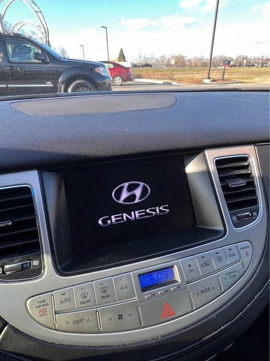 2011 Hyundai Genesis - Image 6 of 14