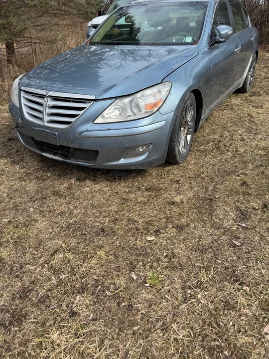 2011 Hyundai Genesis - Image 5 of 5