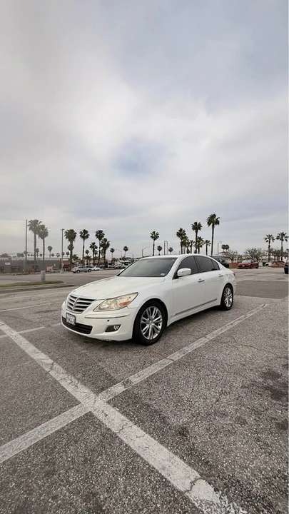 2011 Hyundai Genesis - Image 2 of 3