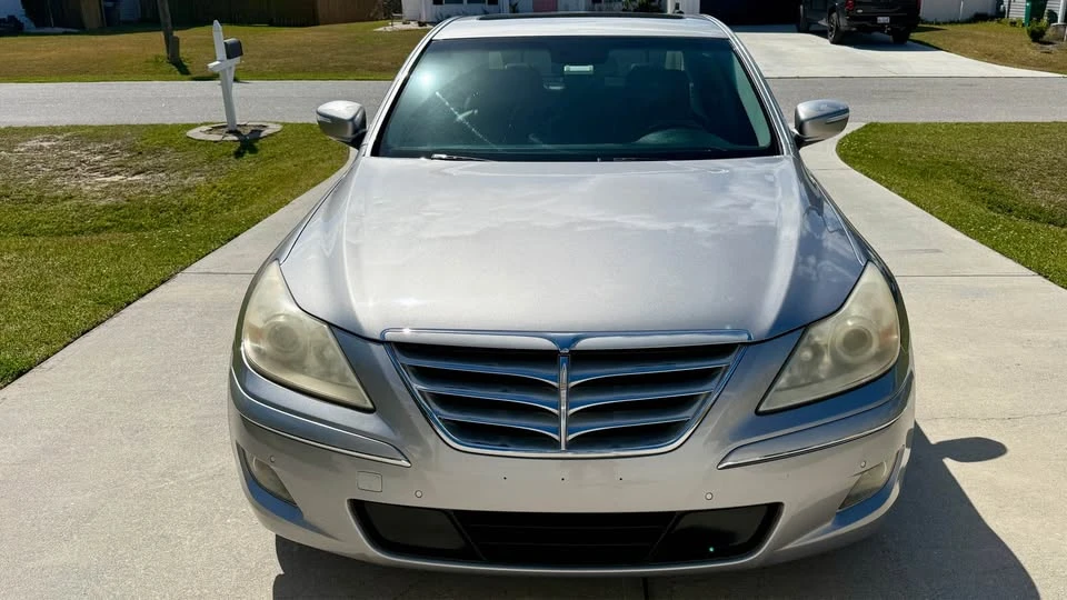 2011 Hyundai Genesis - Image 8 of 20