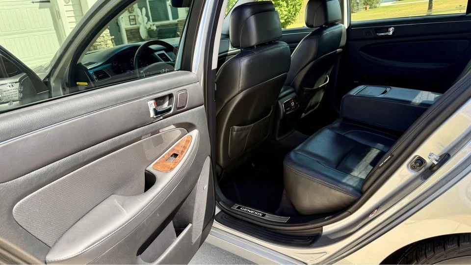 2011 Hyundai Genesis - Image 15 of 20