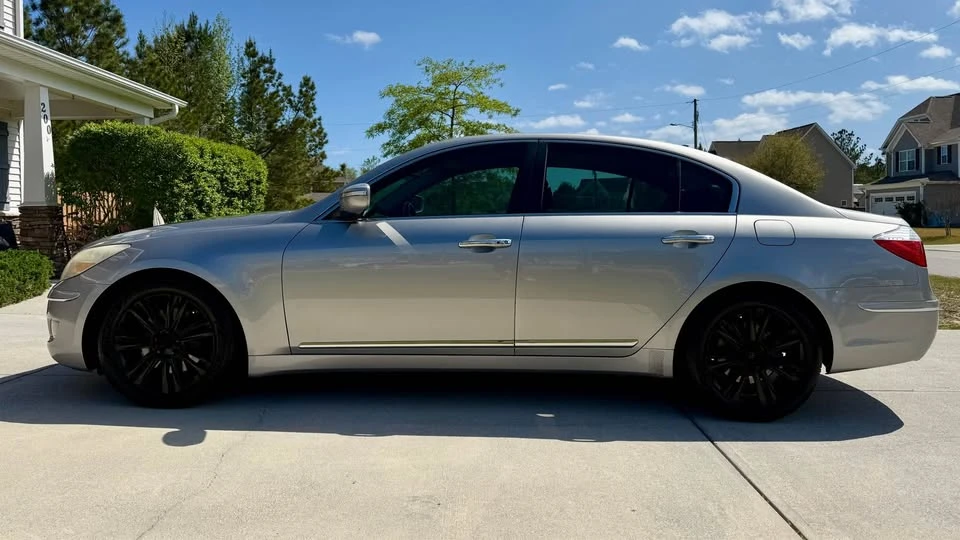 2011 Hyundai Genesis - Image 2 of 20