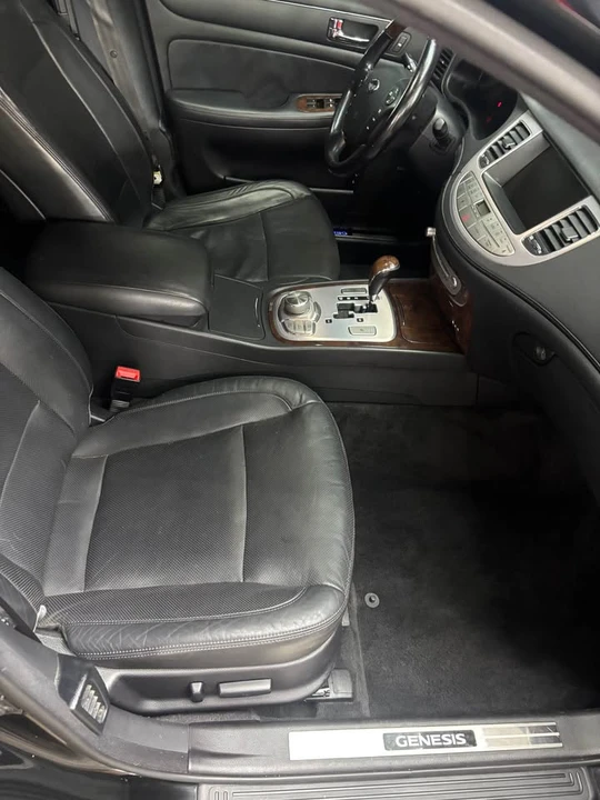 2011 Hyundai Genesis - Image 6 of 9