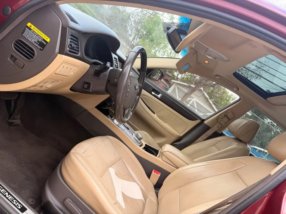 2011 Hyundai Genesis - Image 5 of 18