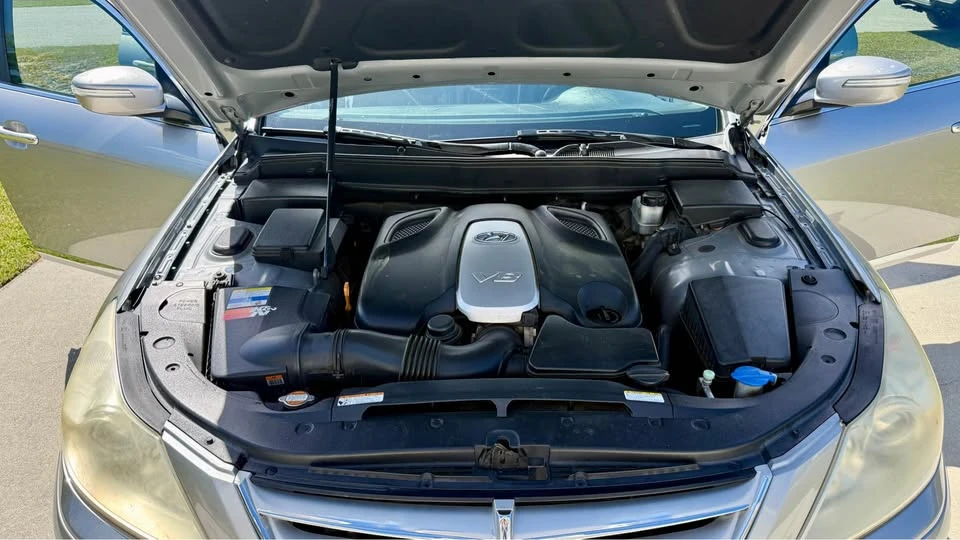 2011 Hyundai Genesis - Image 11 of 20