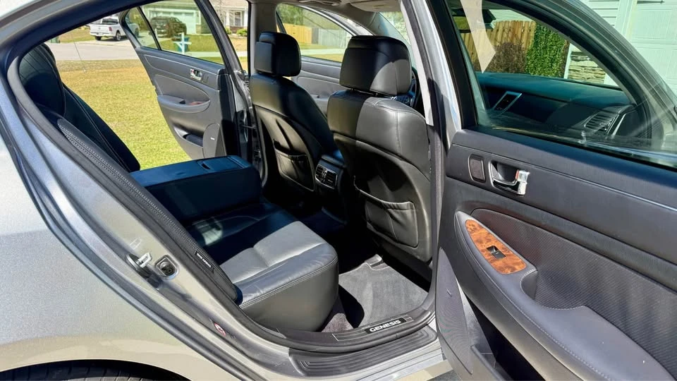 2011 Hyundai Genesis - Image 19 of 20