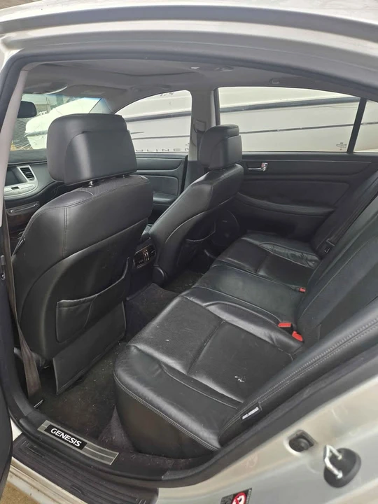 2011 Hyundai Genesis - Image 4 of 5