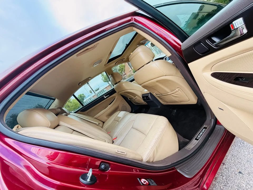 2011 Hyundai Genesis - Image 15 of 18