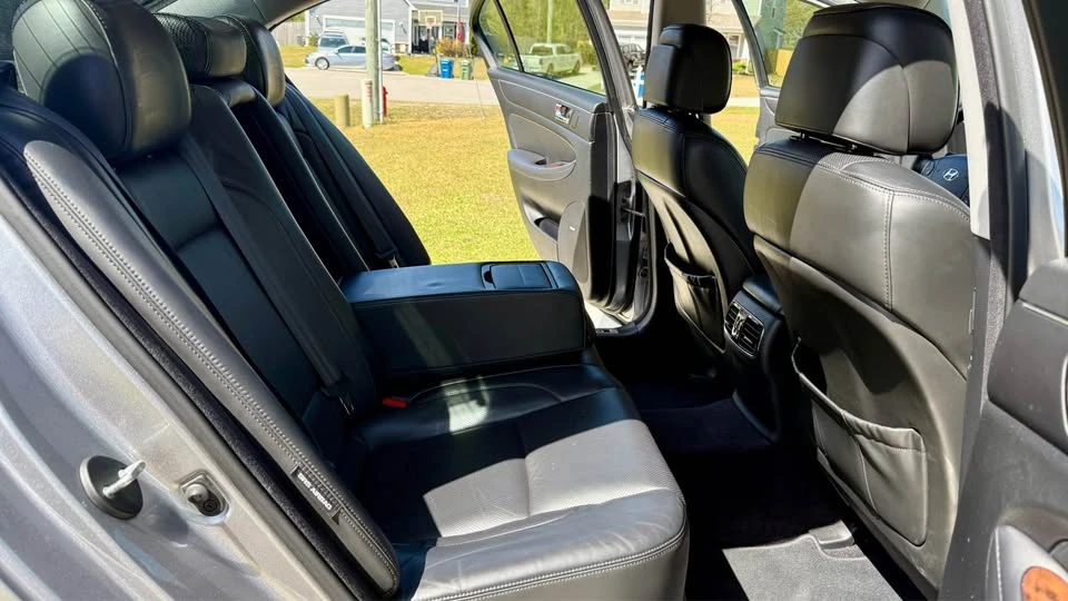 2011 Hyundai Genesis - Image 18 of 20