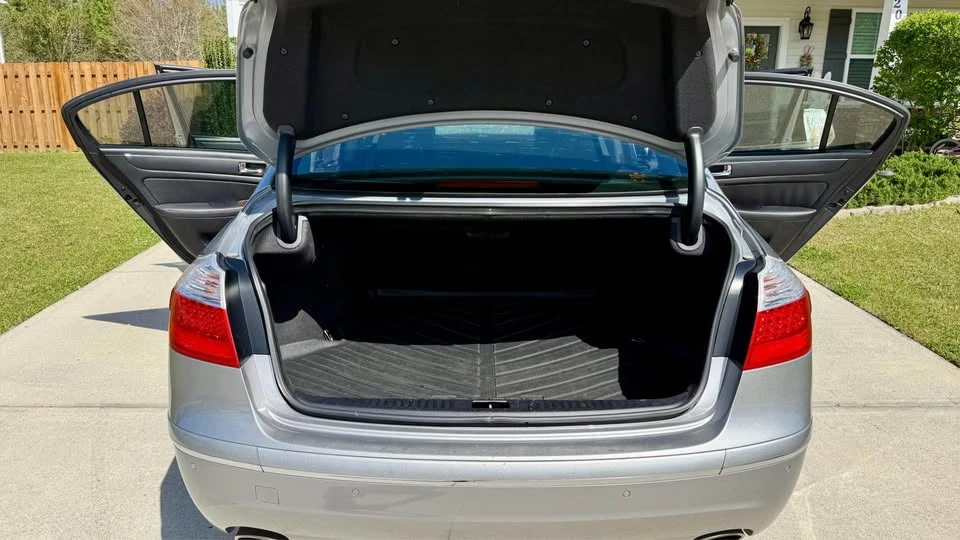 2011 Hyundai Genesis - Image 10 of 20