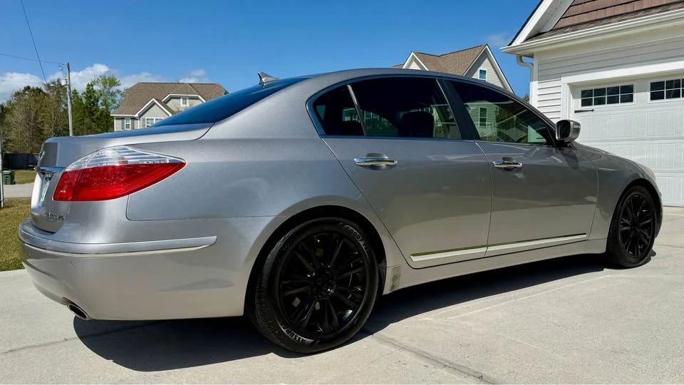 2011 Hyundai Genesis - Image 5 of 20