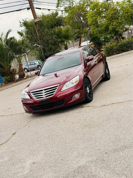 2011 Hyundai Genesis - Image 8 of 18
