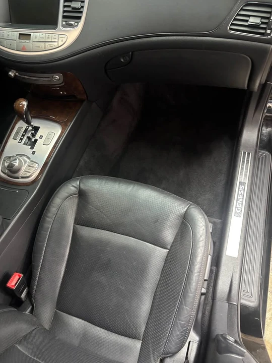 2011 Hyundai Genesis - Image 8 of 9