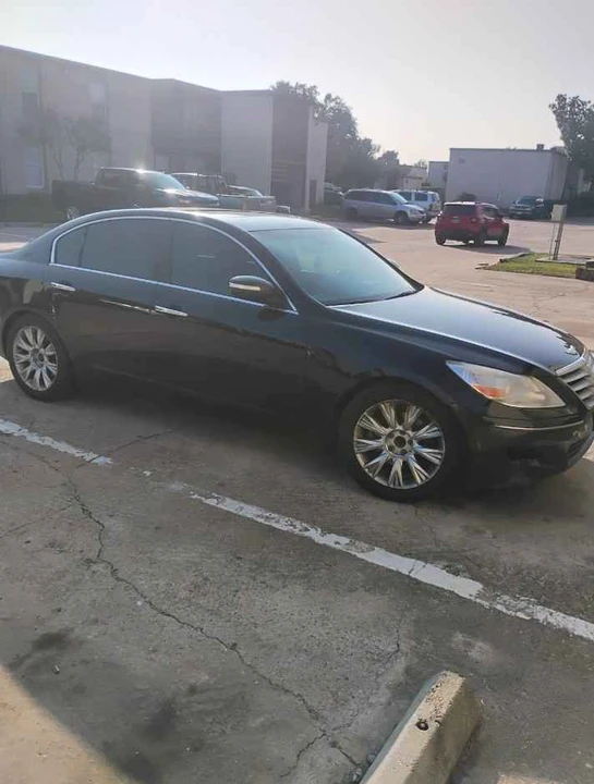 2011 Hyundai Genesis - Image 2 of 4