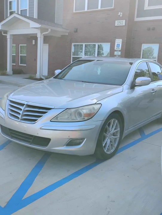 2011 Hyundai Genesis - Image 2 of 5