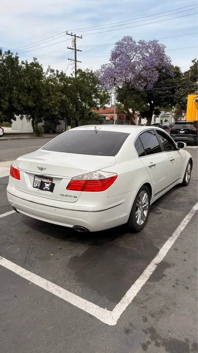 2011 Hyundai Genesis - Image 2 of 9