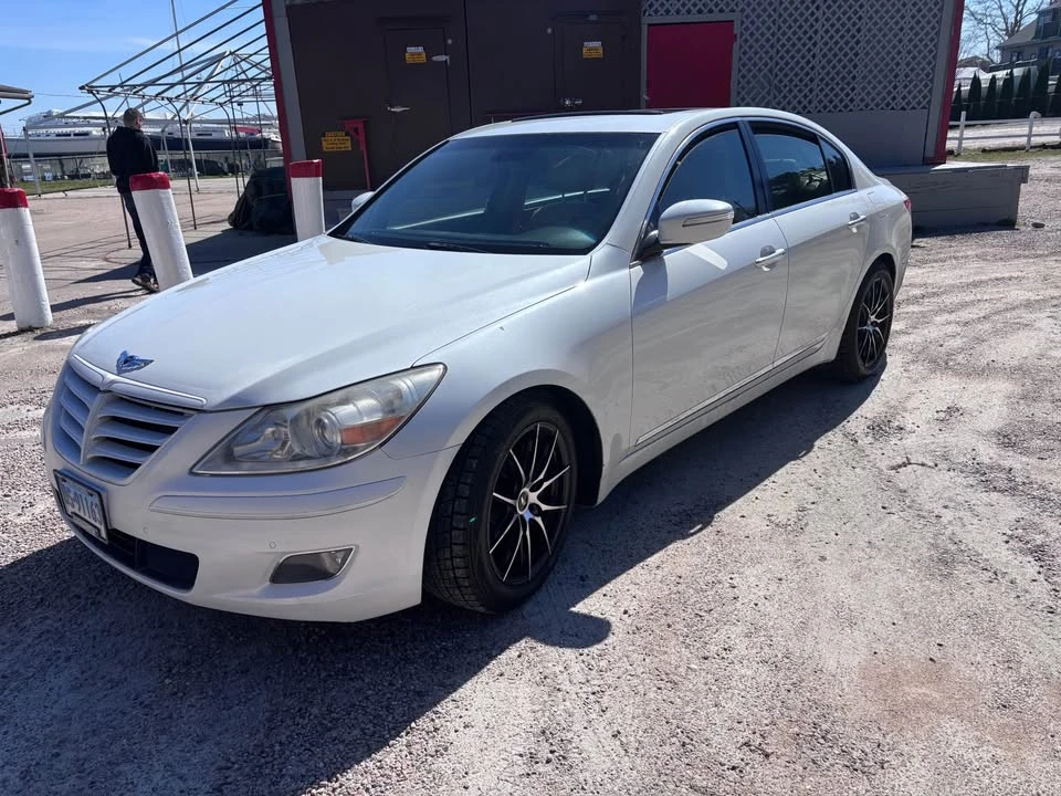 2011 Hyundai Genesis - Image 5 of 20