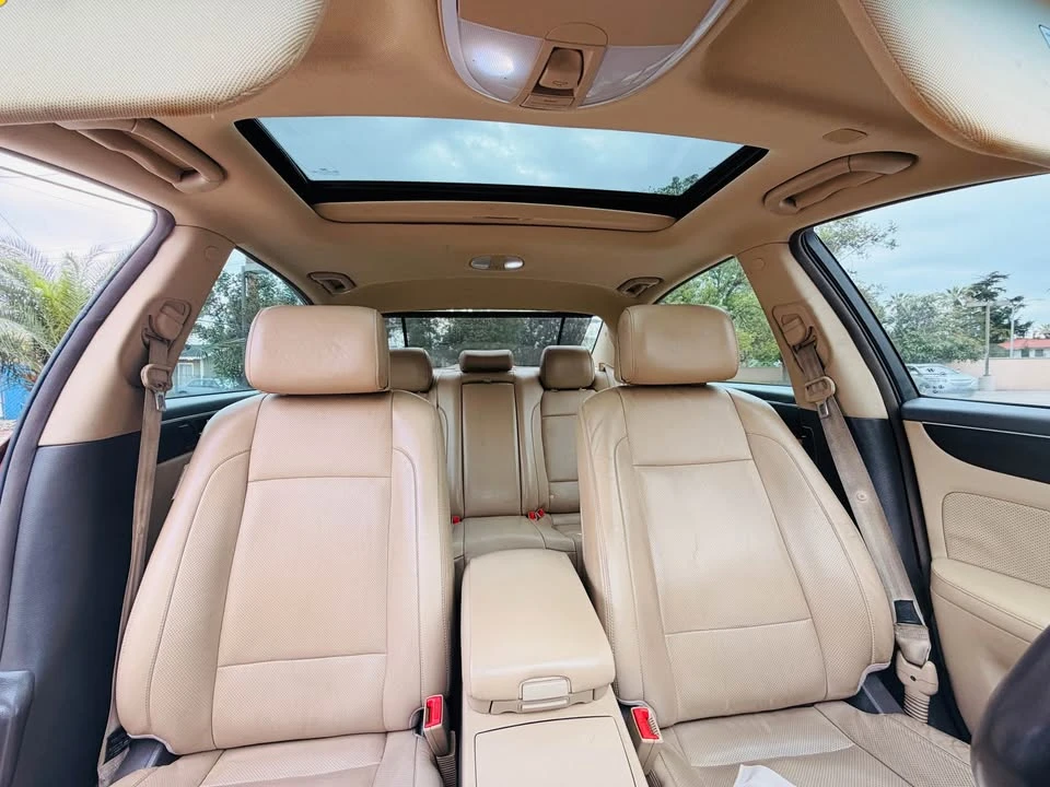 2011 Hyundai Genesis - Image 12 of 18