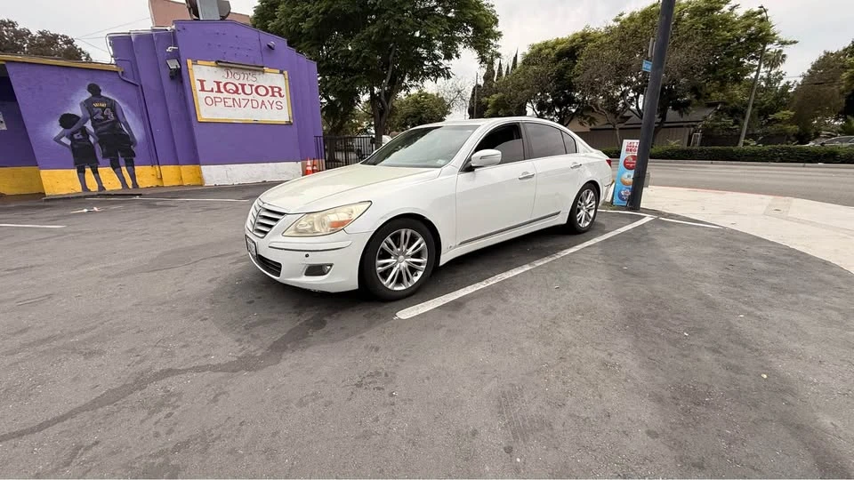 2011 Hyundai Genesis - Image 6 of 9