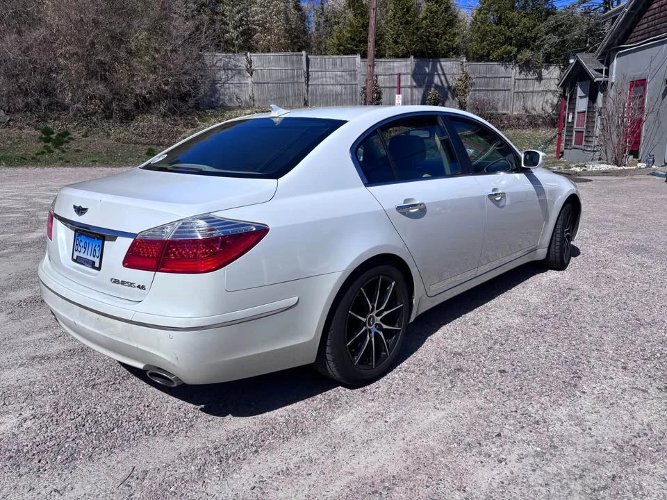 2011 Hyundai Genesis - Image 17 of 20