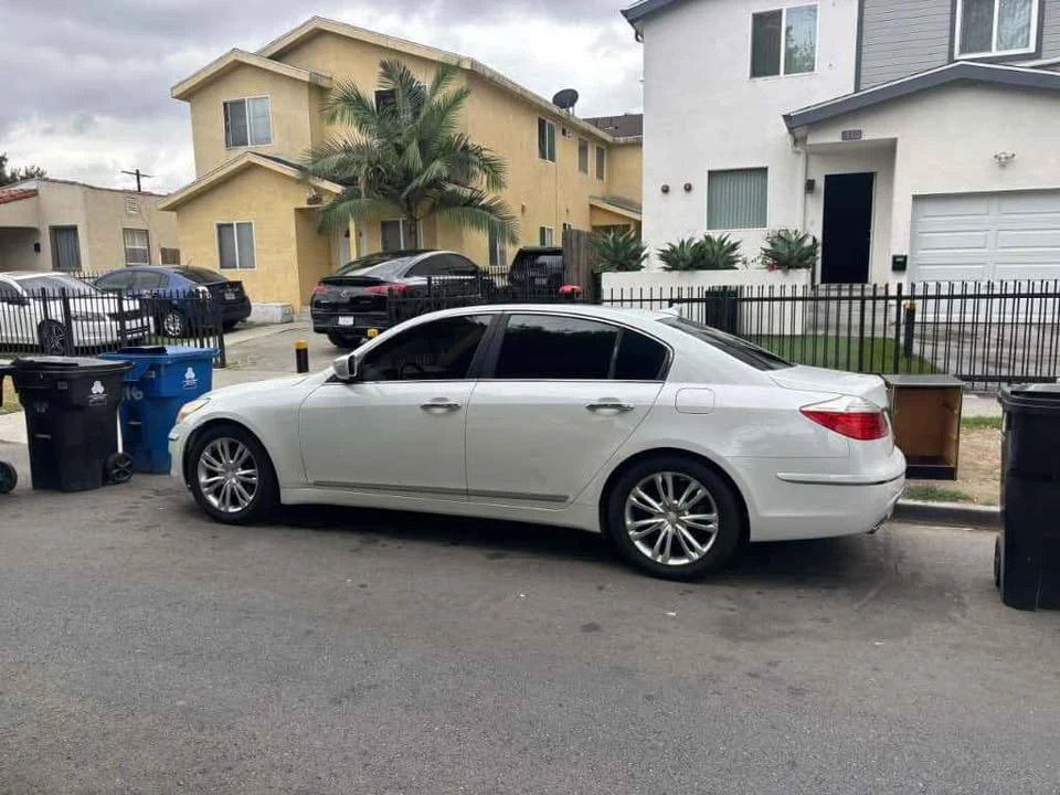 2011 Hyundai Genesis - Image 5 of 5